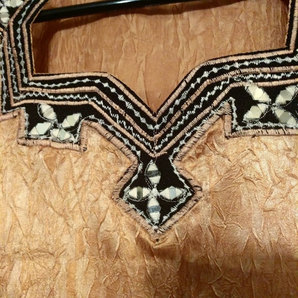 Vintage silk peach mirrored and embroidered tunic (dress, kurta, phiran) - Picture 2 of 3